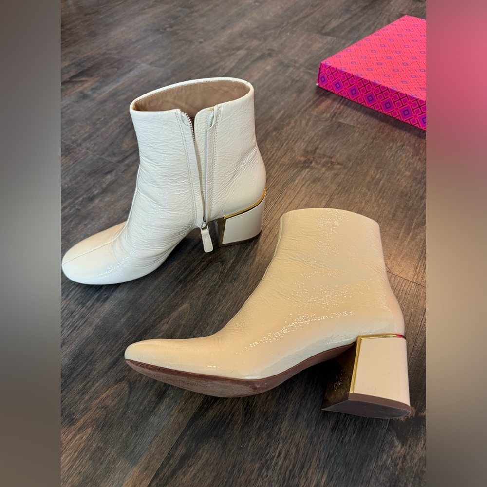 Tory Burch Juliana Cream Patent Leather Ankle Boots size 7